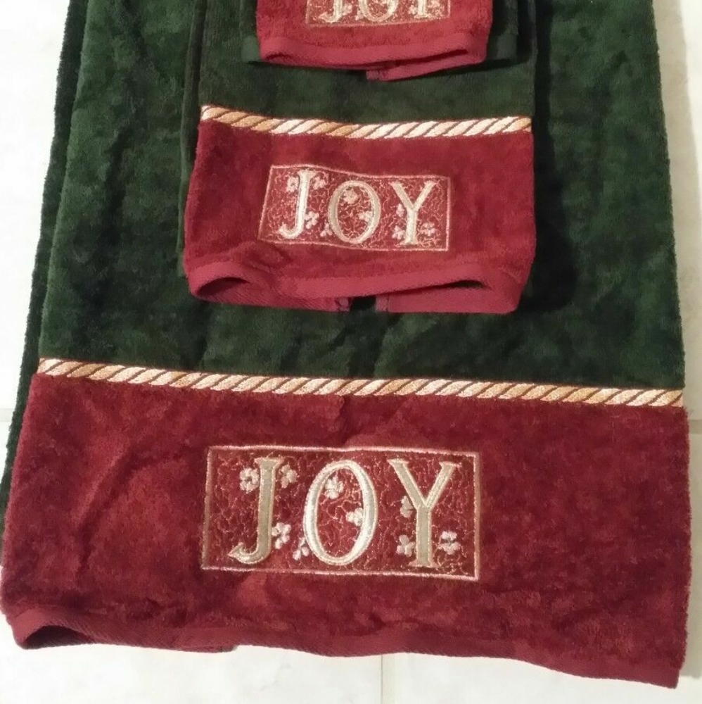 🥳🎈HOST PICK!🎈🥳   🎅 SET OF 3 CHRISTMAS "JOY" TOWELS! 🎅 - Picture 2 of 2